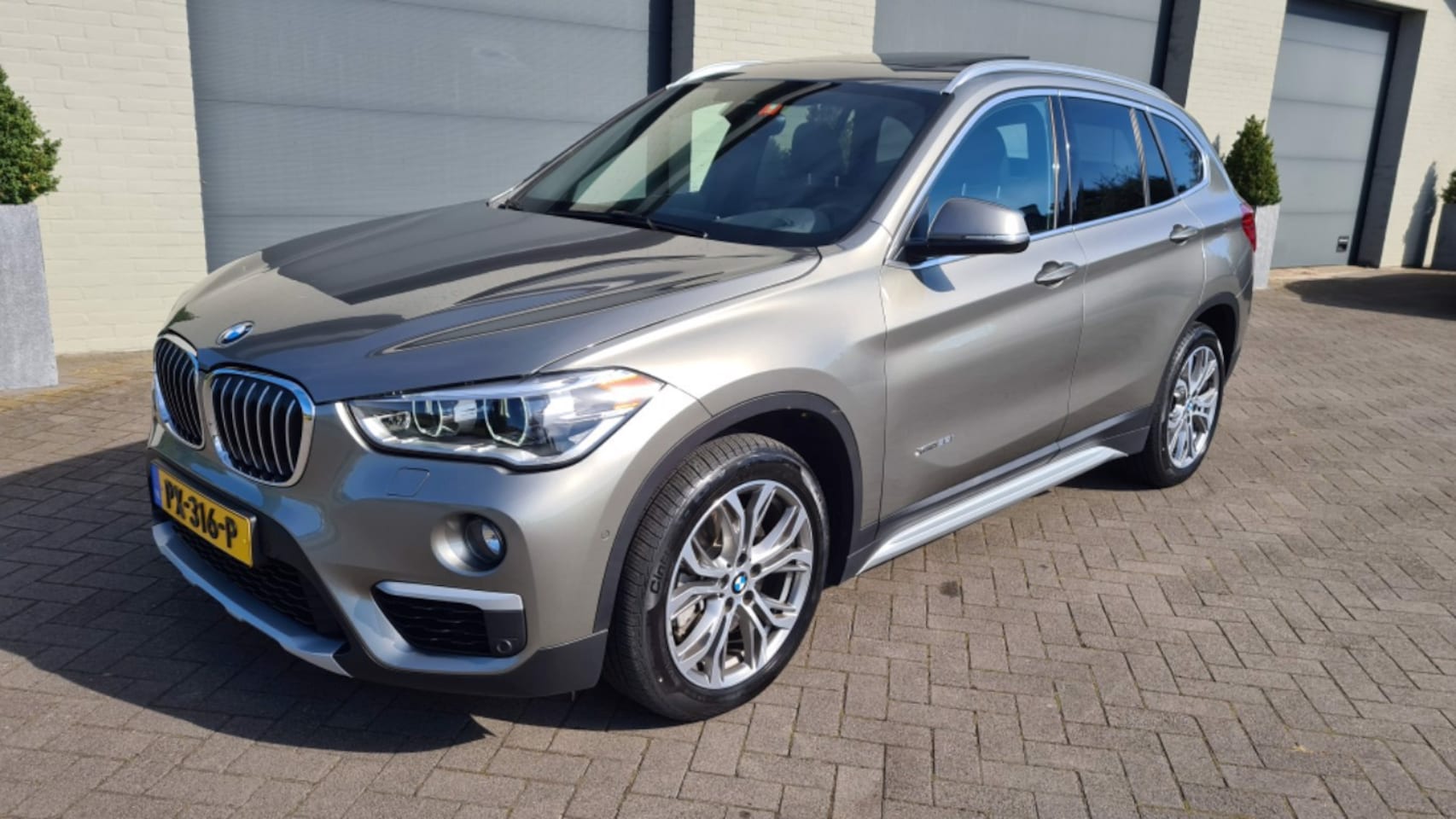 BMW X1 - XDRIVE28I NIEUWST inruil mogelijk duurste uitvoering - AutoWereld.nl