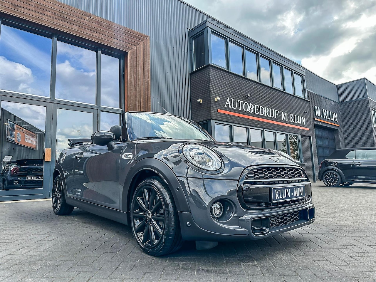 MINI Cabrio - Mini 2.0 Cooper S MINI Yours 178pk/dig cockpit/head up/hk/led/38.000km - AutoWereld.nl