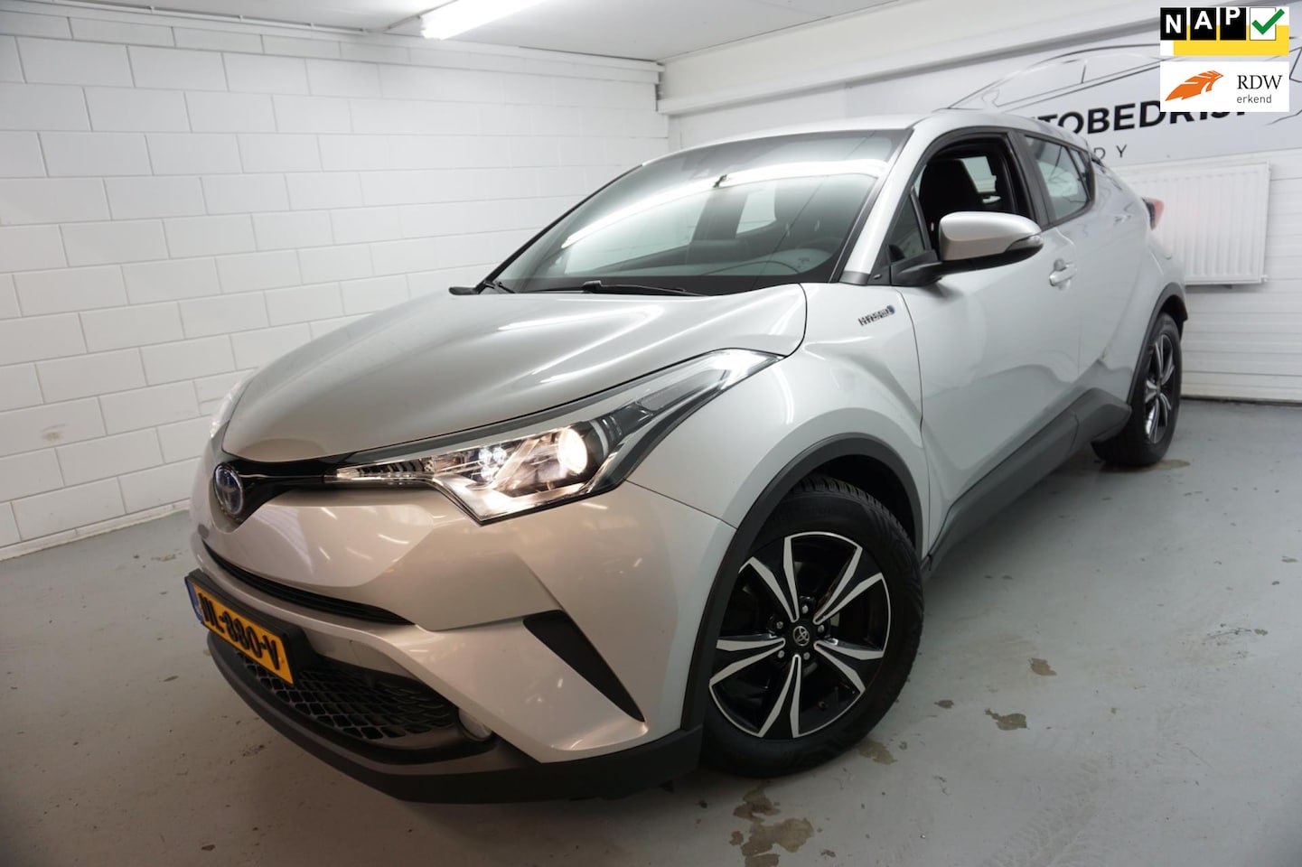 Toyota C-HR - 1.8 Hybrid Dynamic /NAVI / CAMERA / NAP / DEALER ONDERHOUDEN - AutoWereld.nl