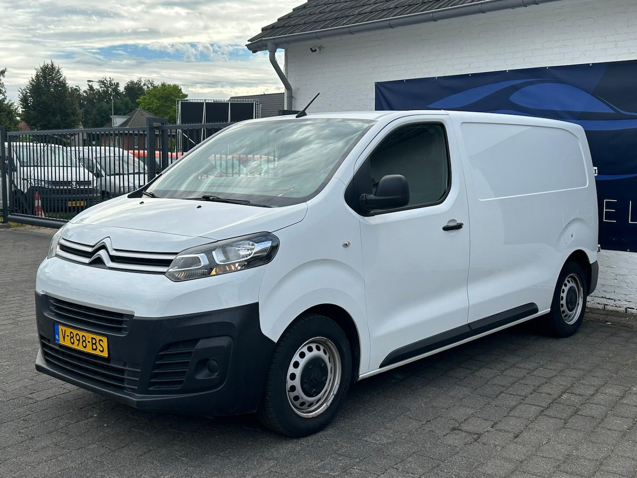 Citroën Jumpy - 1.6 BlueHDI 95 Comfort M S&S / AUTOMAAT / AIRCO / MULTIFUNCTIONEEL STUURWIEL - AutoWereld.nl