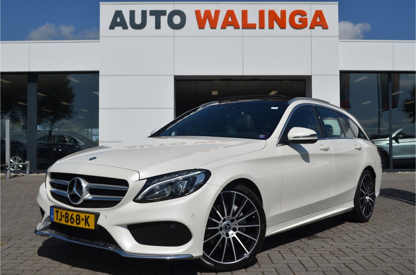 Mercedes-Benz C-klasse Estate - 180 AMG Pano | a.Camera | Sfeerverlichting | 19'' LMV | Trekhaak afneembaar | Dodehoeksens - AutoWereld.nl