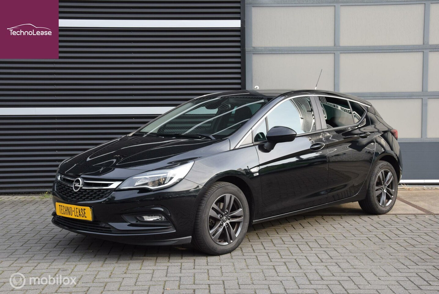 Opel Astra - 1.0 Turbo 120 Jaar Edition + Apple Carplay & Parkeersensoren - AutoWereld.nl