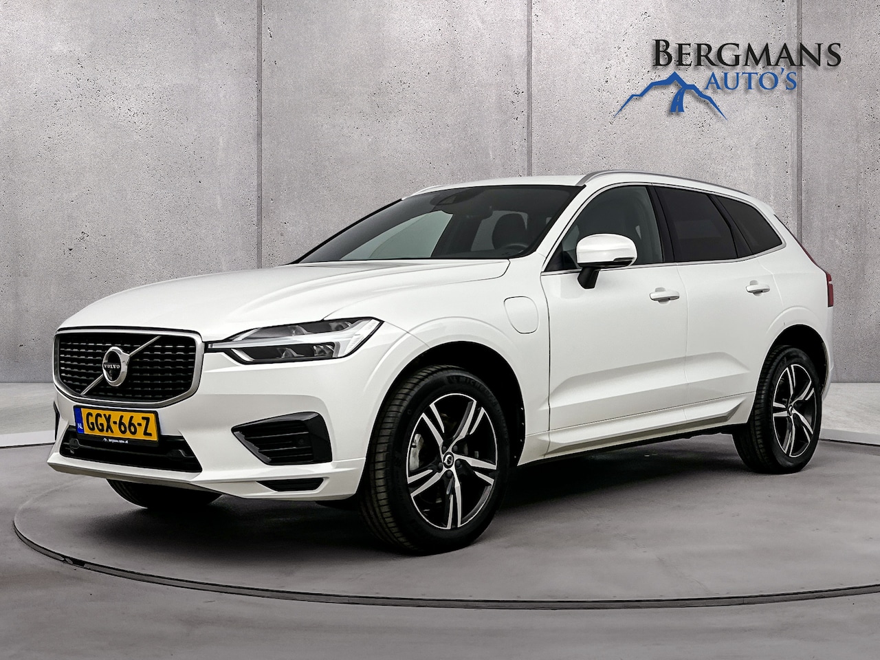 Volvo XC60 - 2.0 T8 Twin Engine AWD R-Design // LUCHTVERING // 1e EIGENAAR // - AutoWereld.nl