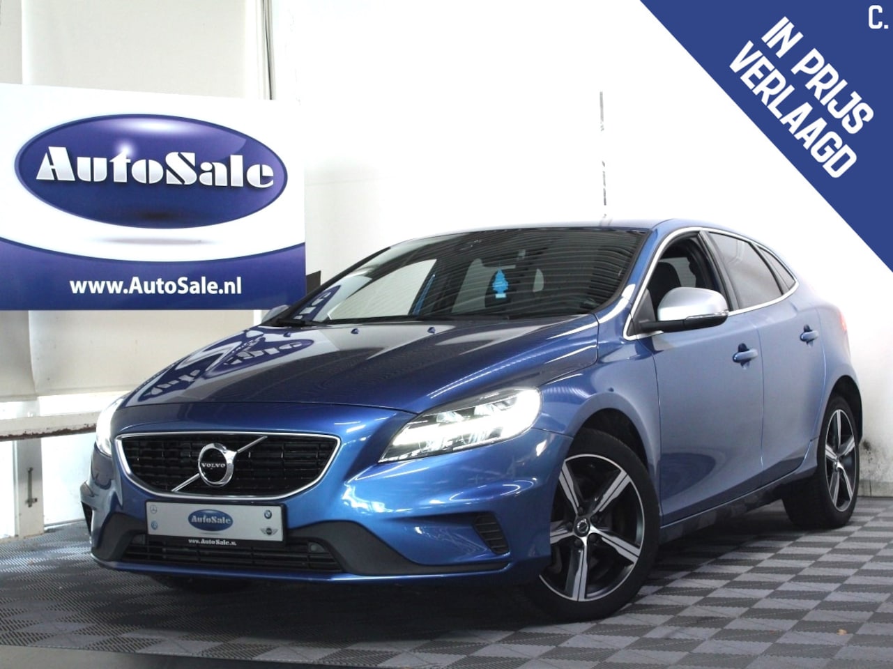 Volvo V40 - 1.5 T2 R-Design AUT 20.000km LEDER NAV BT STOELVW '19 - AutoWereld.nl