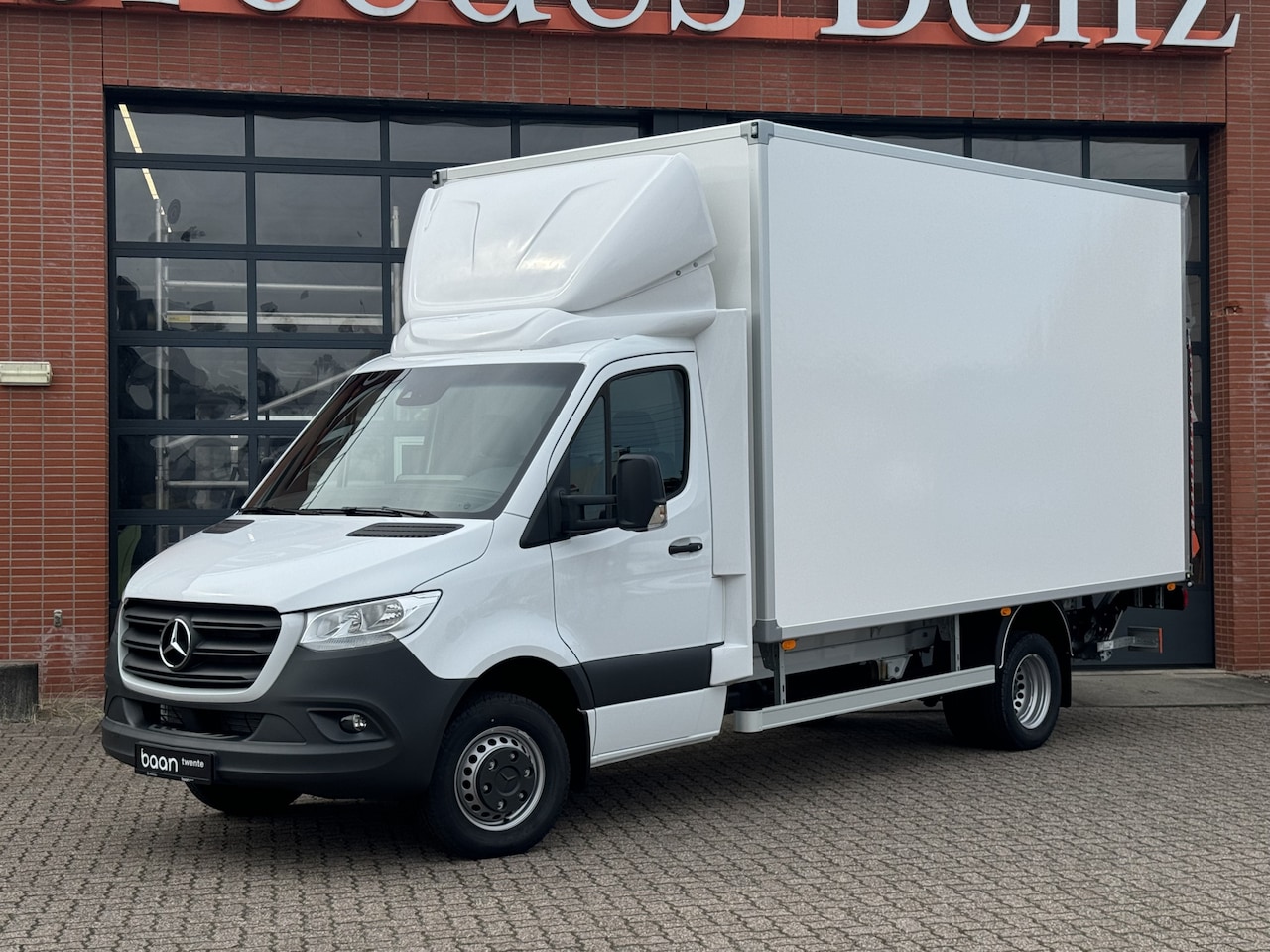 Mercedes-Benz Sprinter - 517 Bakwagen + Laadklep | Direct leverbaar - AutoWereld.nl