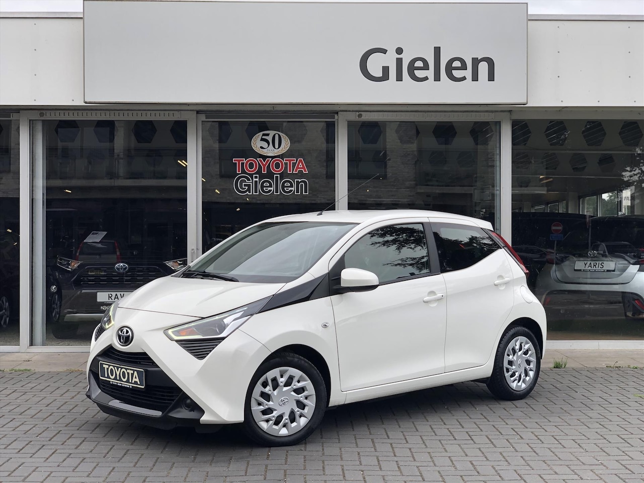 Toyota Aygo - 1.0 VVT-i 5D x-play | Apple CarPlay/Android Auto, Parkeercamera, Snelheidsbegrenzer, Stuur - AutoWereld.nl