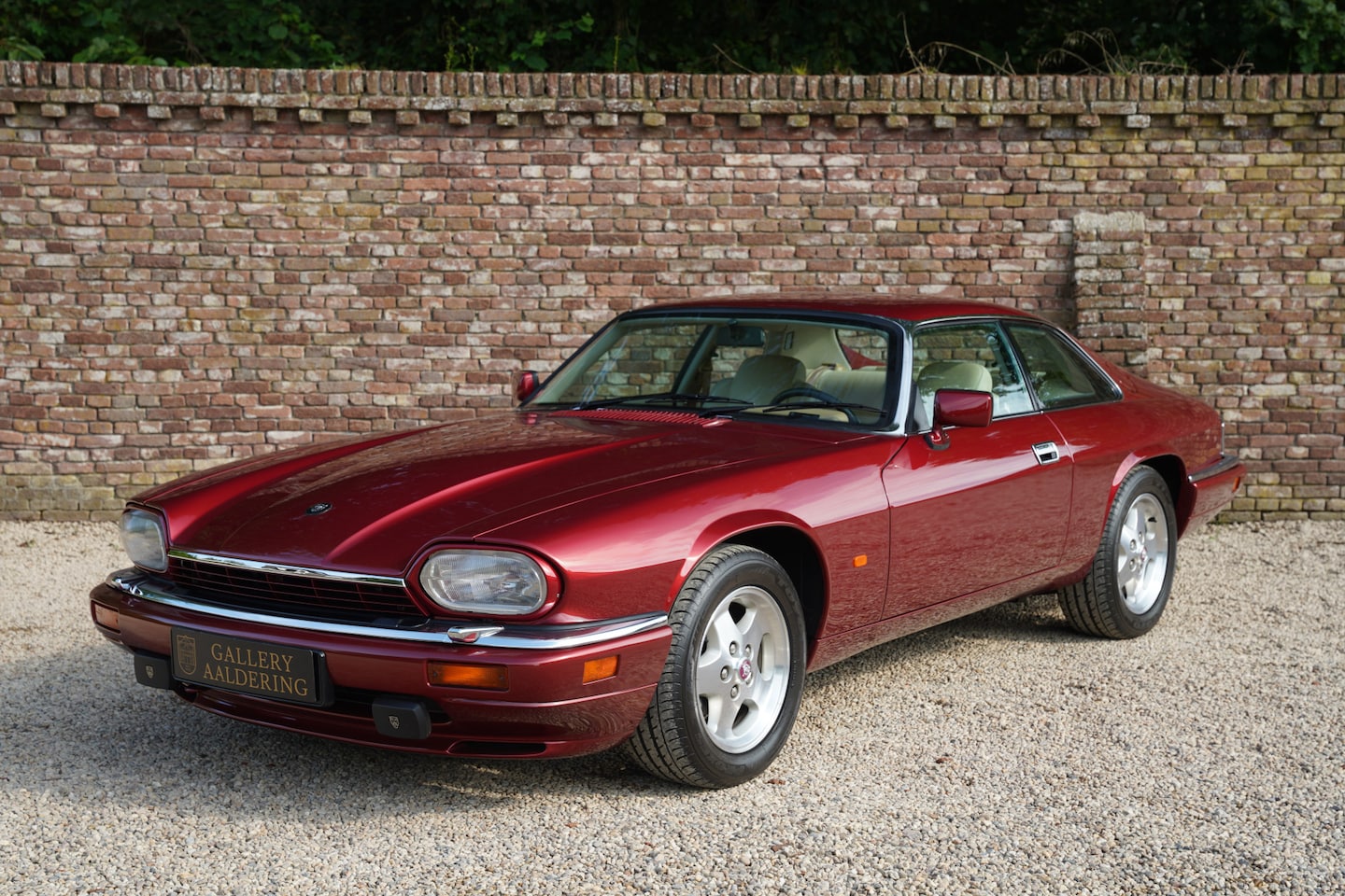 Jaguar XJS - 4.0 Coupe "26.743 km" Collector's quality, 26.743 kms from new - kilometer registration wi - AutoWereld.nl