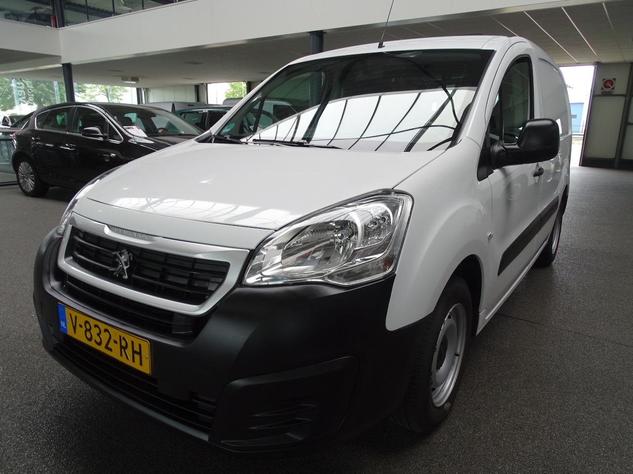 Peugeot Partner - 120 1.6 BlueHDi 75 L1 Premium 120 1.6 BlueHDi 75 L1 Premium - AutoWereld.nl