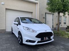 Ford Fiesta - 1.6 ST 182pk Camera Clima RecaroStoelen 17" ST2 in Nieuwstaat