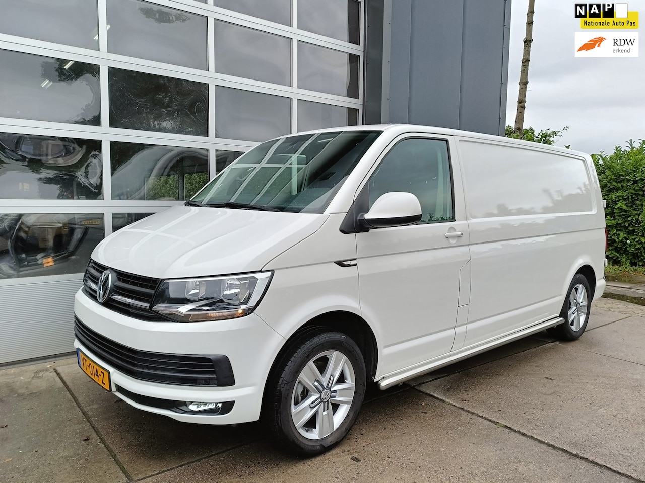 Volkswagen Transporter - 2.0 TDI L2H2 Highline automaat - AutoWereld.nl