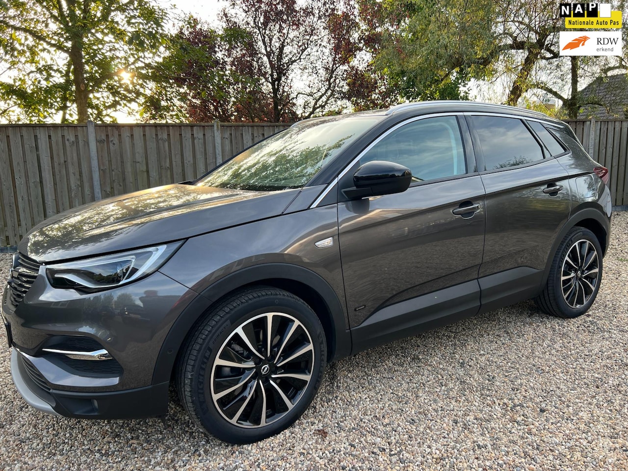 Opel Grandland X - 1.6 Turbo Hybrid Ultimate Automaat & Vol Leder & Navigatie - AutoWereld.nl