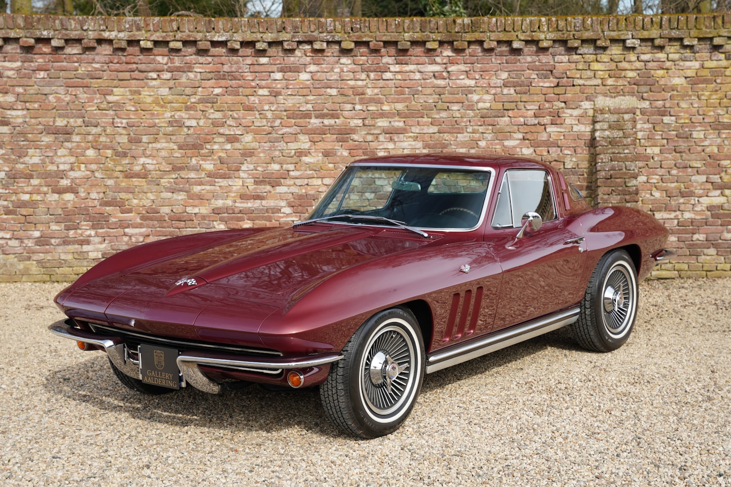 Corvette C2 - Corvette Sting Ray Matching Numbers, Long term ownership, Rare colour - AutoWereld.nl