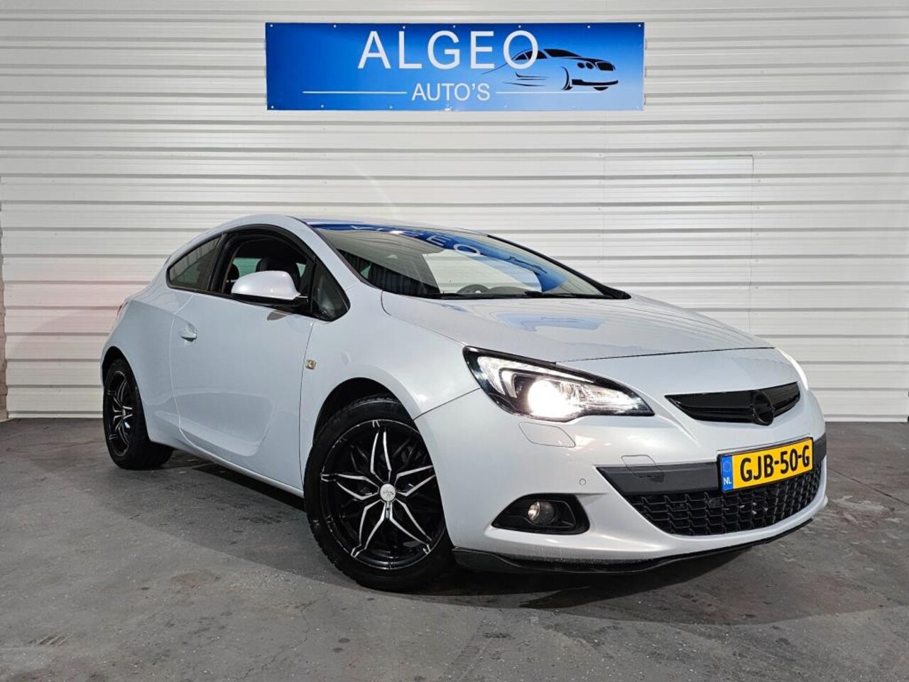 Opel Astra GTC - 1.6 Turbo Sport Innovation - AutoWereld.nl