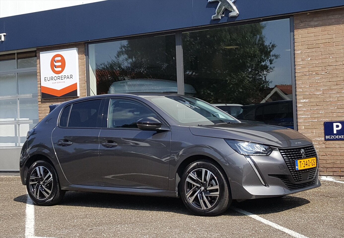 Peugeot 208 - 1.2 PureTech 100pk EAT8 Allure Pack | Navi | Bluetooth | Cruise & Climate control | LM-vel - AutoWereld.nl