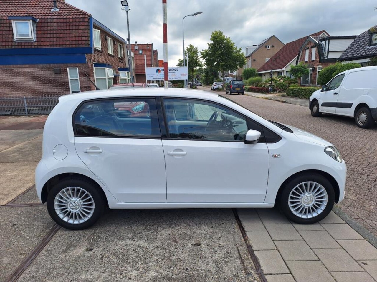 Volkswagen Up! - 1.0 high up! BlueMotion Navi Cruise Airco NAP! - AutoWereld.nl