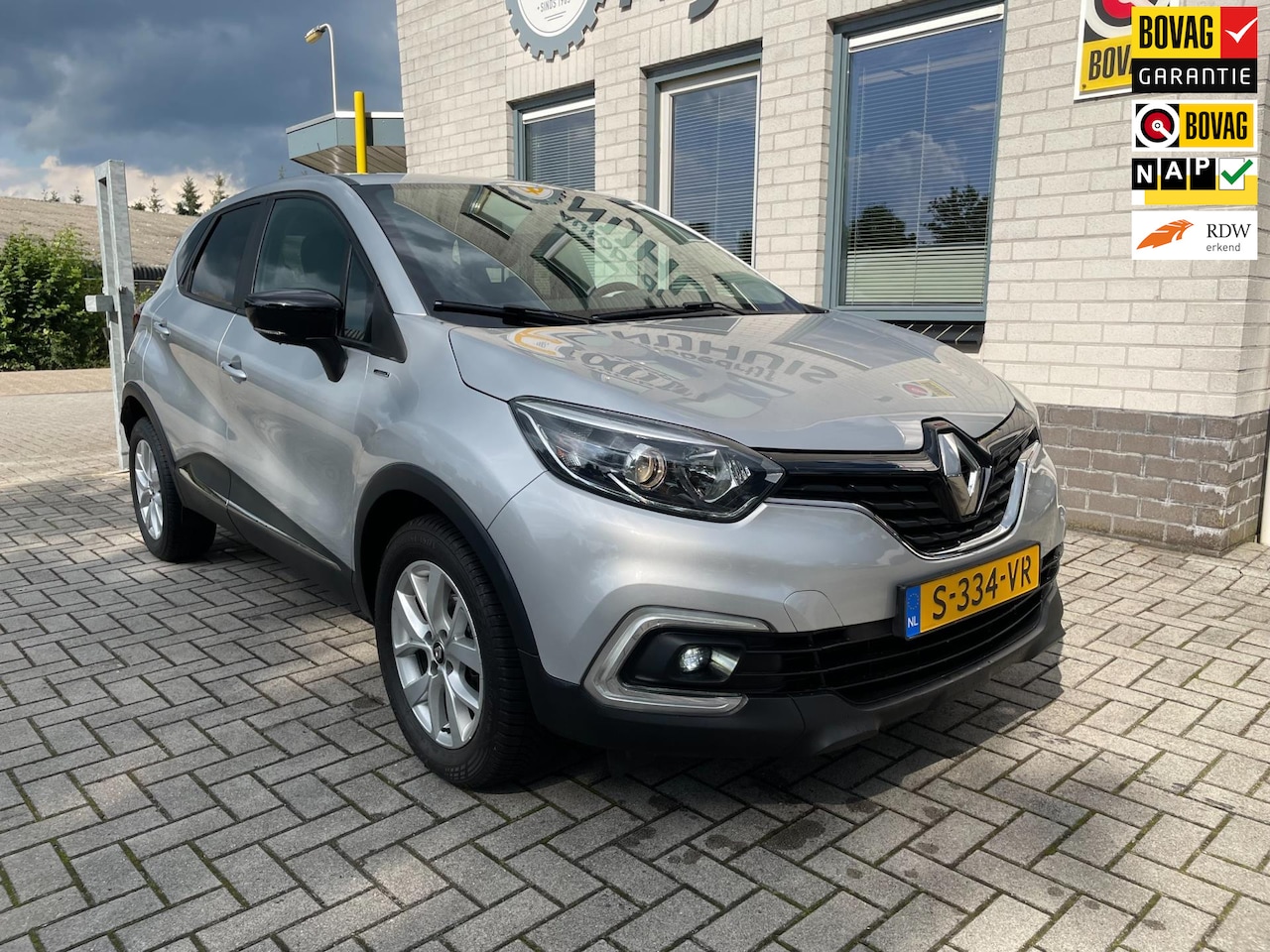 Renault Captur - 0.9 TCe Limited Navigatie / Handsfree / DAB / PDC - AutoWereld.nl