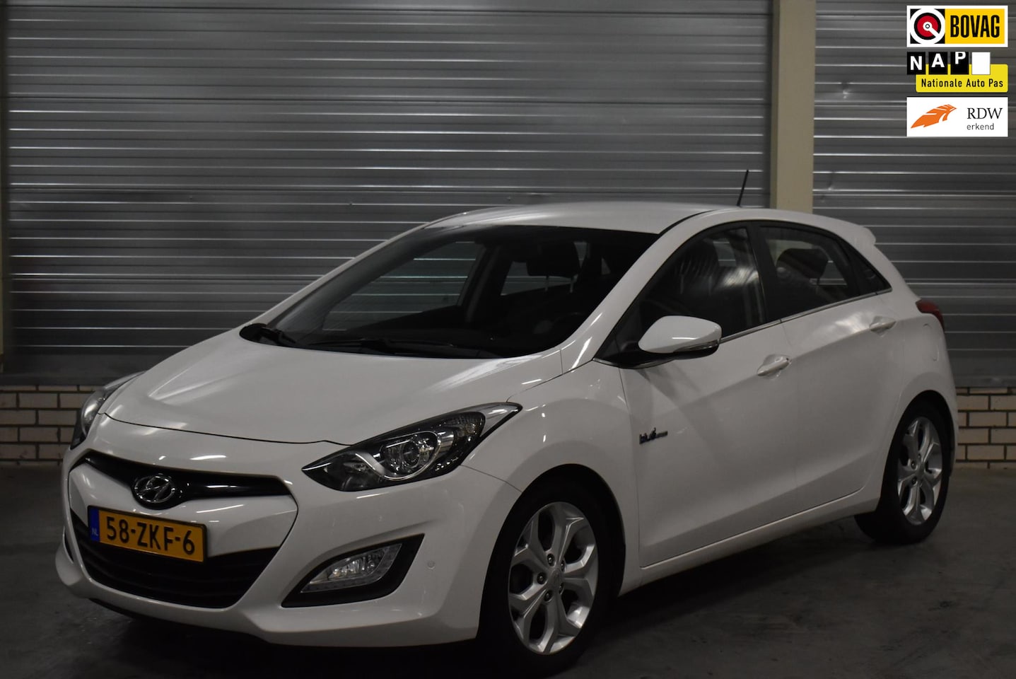 Hyundai i30 - 1.6 GDI i-Vision 1e Eigenaar + Navigatie|Bluetooth|Camera|Climate Control|Cruise Control| - AutoWereld.nl