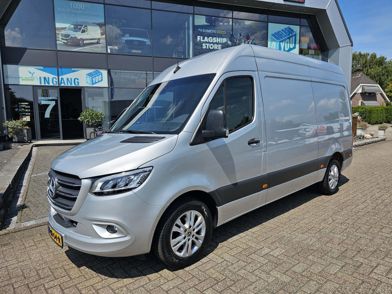 Mercedes-Benz Sprinter - 319 3.0 CDI L2-H2 * LED * Groot Scherm NAVI * Adaptive Cruise Control * - AutoWereld.nl