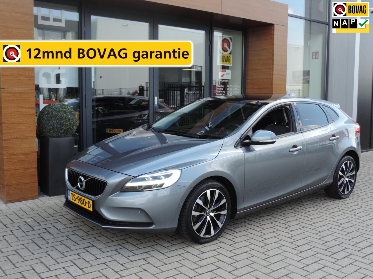 Volvo V40 - 1.5 T3 Dynamic Edition AUTOMAAT 88.000km | Panodak | Harman Kardon | LED kopl | Camera | K - AutoWereld.nl