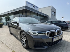 BMW 5-serie - 520i M-sport 520 Facelift|Comfortstoelen|Laserlight|Live-cockpit-pro