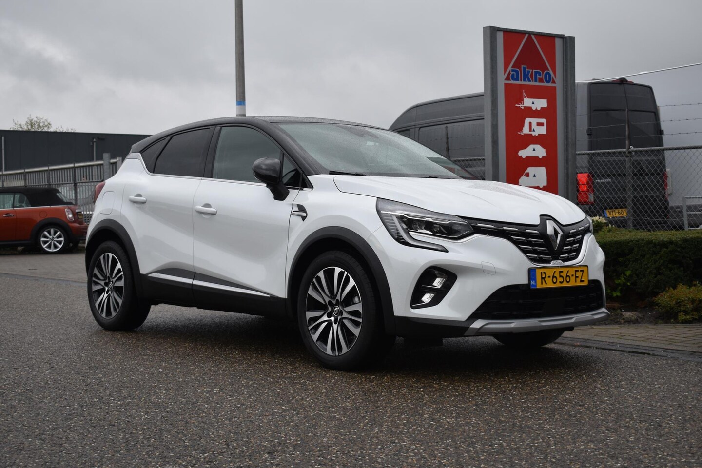 Renault Captur - 1.6 E-Tech PHEV 160 Initiale Paris | Leder | Camera | Cruise control | Digitaal Display | - AutoWereld.nl