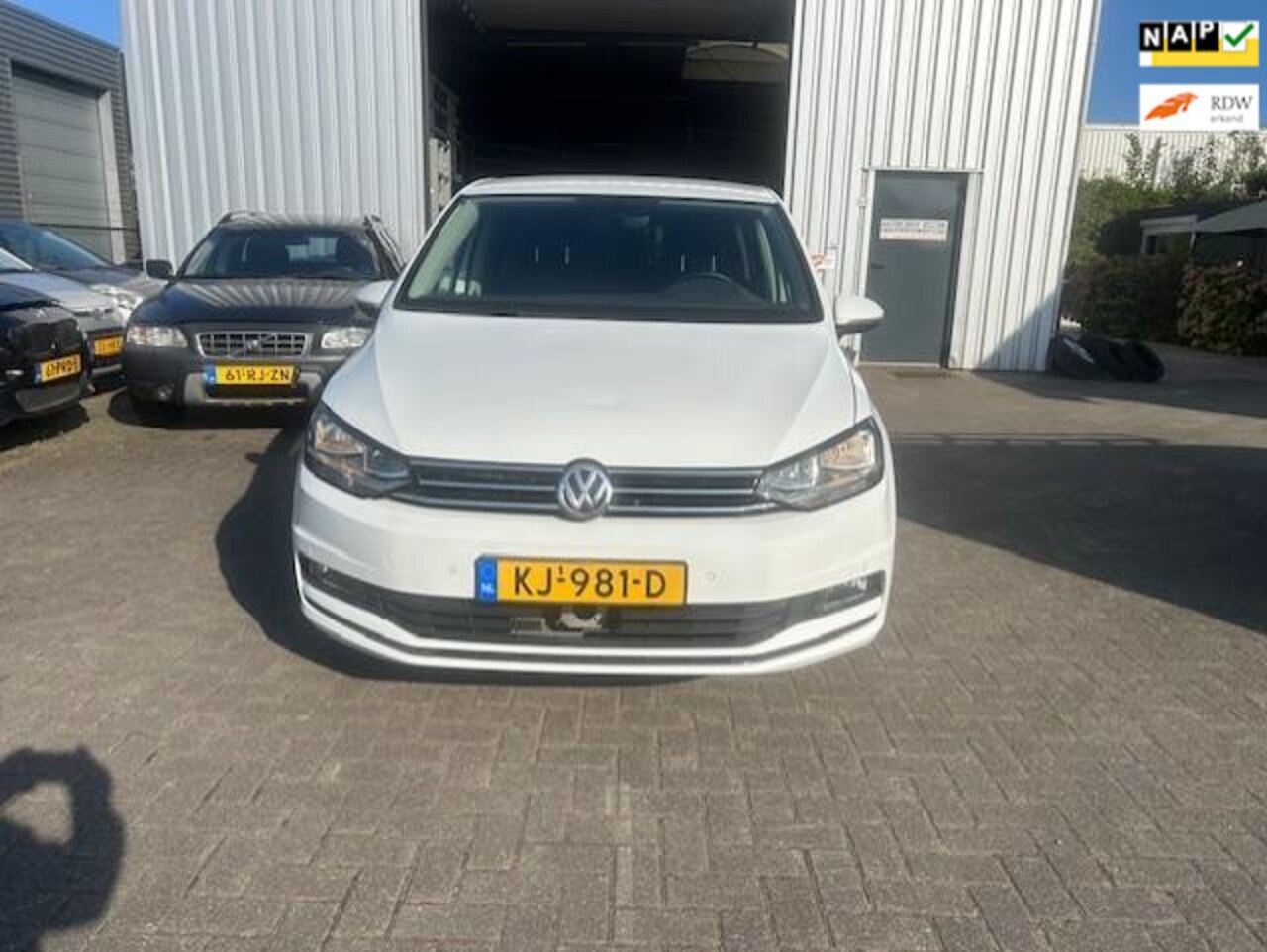 Volkswagen Touran - 2.0 TDI SCR Comfortline 2.0 TDI SCR Comfortline - AutoWereld.nl