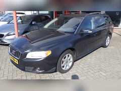 Volvo V70 - 2.0D 136Pk Momentum Lederen bekleding/Trekhaak/Bluetooth