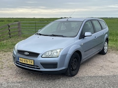 Ford Focus Wagon - 1.6-16V Ambiente