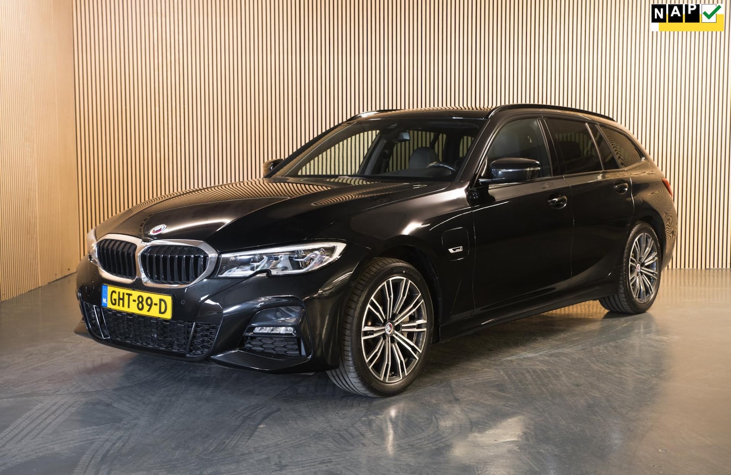 BMW 3-serie Touring - 330e xDrive Edition M-sport BJ 2022 - AutoWereld.nl