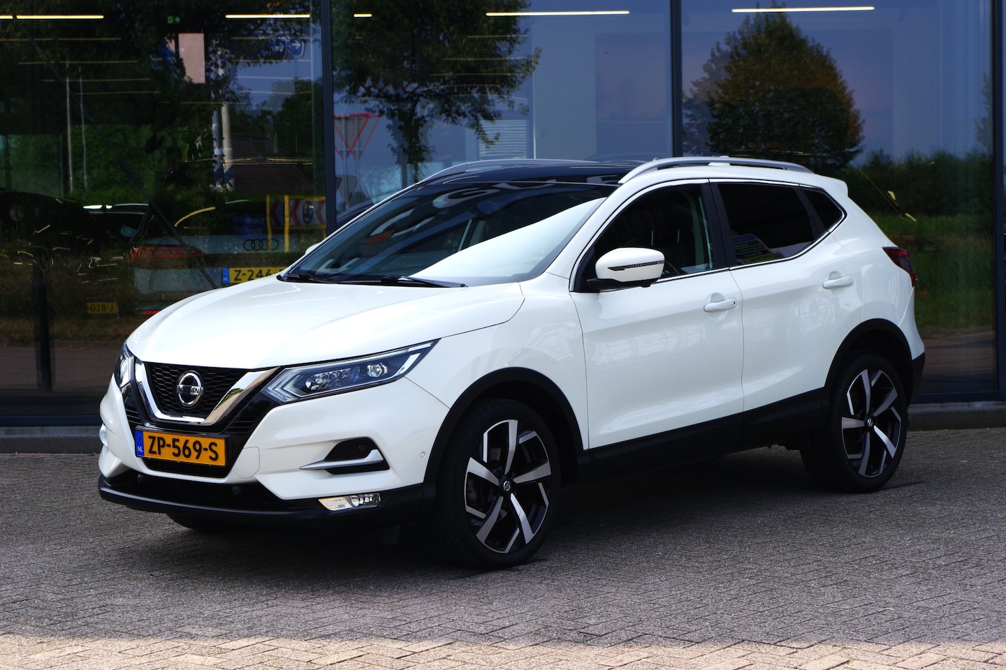 Nissan Qashqai - 1.3 DIG-T 160 PK Automaat Tekna, Panoramadak, Carplay, 19" LM, Half-Leder - AutoWereld.nl