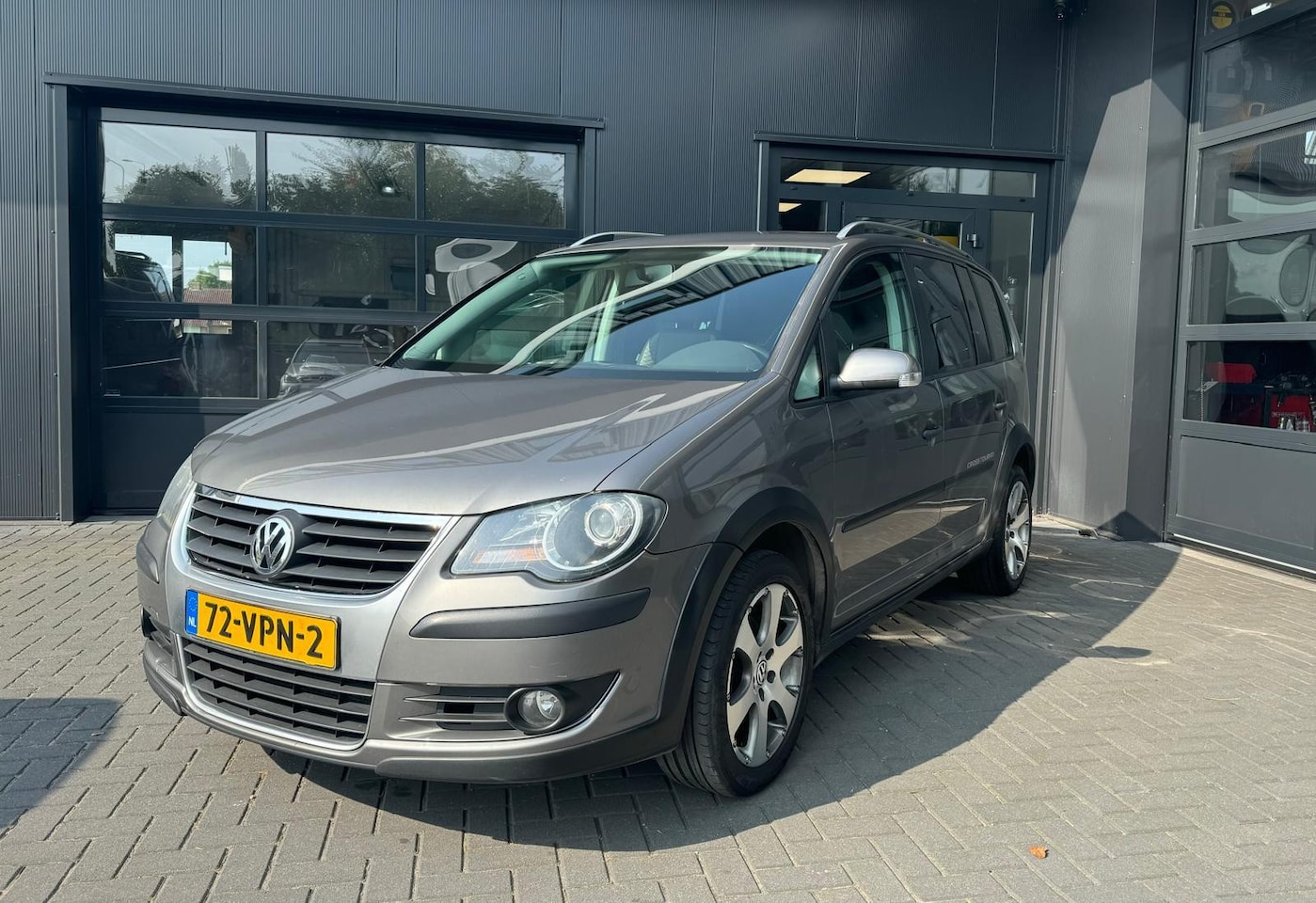 Volkswagen Touran - 1.9 TDI Cross Touran | Achteruitrijcamera | Airco | Cruise control - AutoWereld.nl