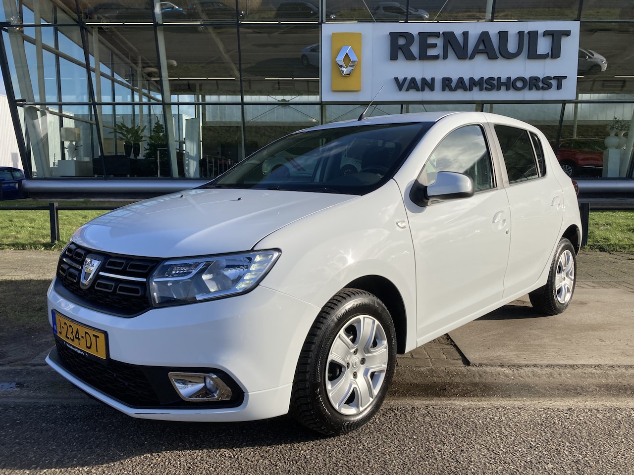 Dacia Sandero - 0.9 TCe Easy-R Comfort / Automaat / Centr. Deurvergrendeling / Elek. Spiegels / Parkeersen - AutoWereld.nl