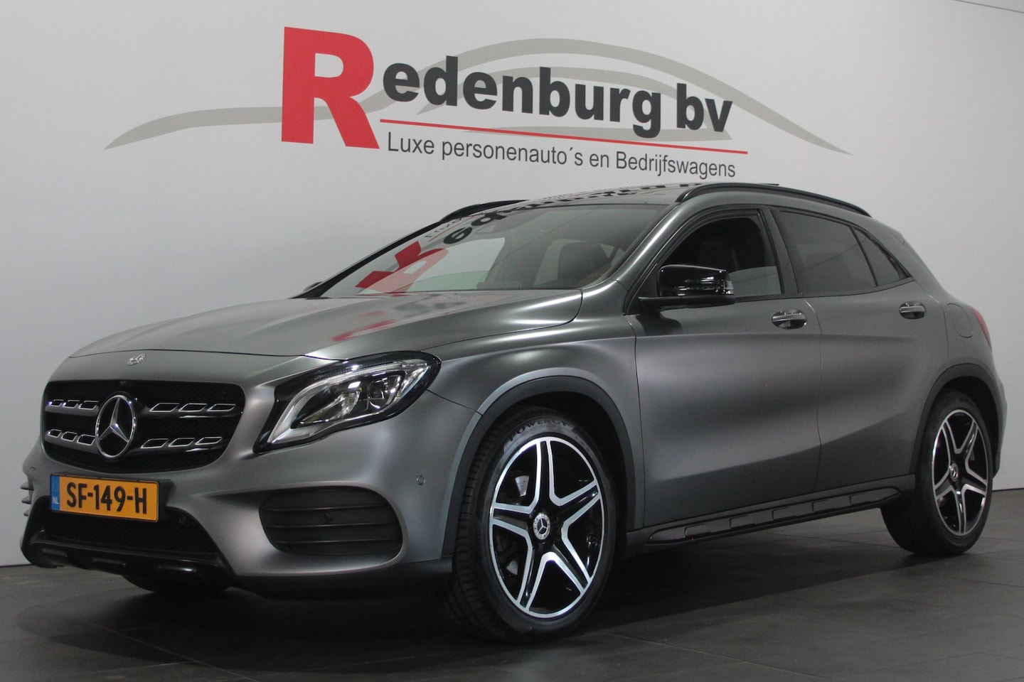 Mercedes-Benz GLA-Klasse - 180 AMG Line - Pano / Camera / HK Audio / Stoelverw. - AutoWereld.nl