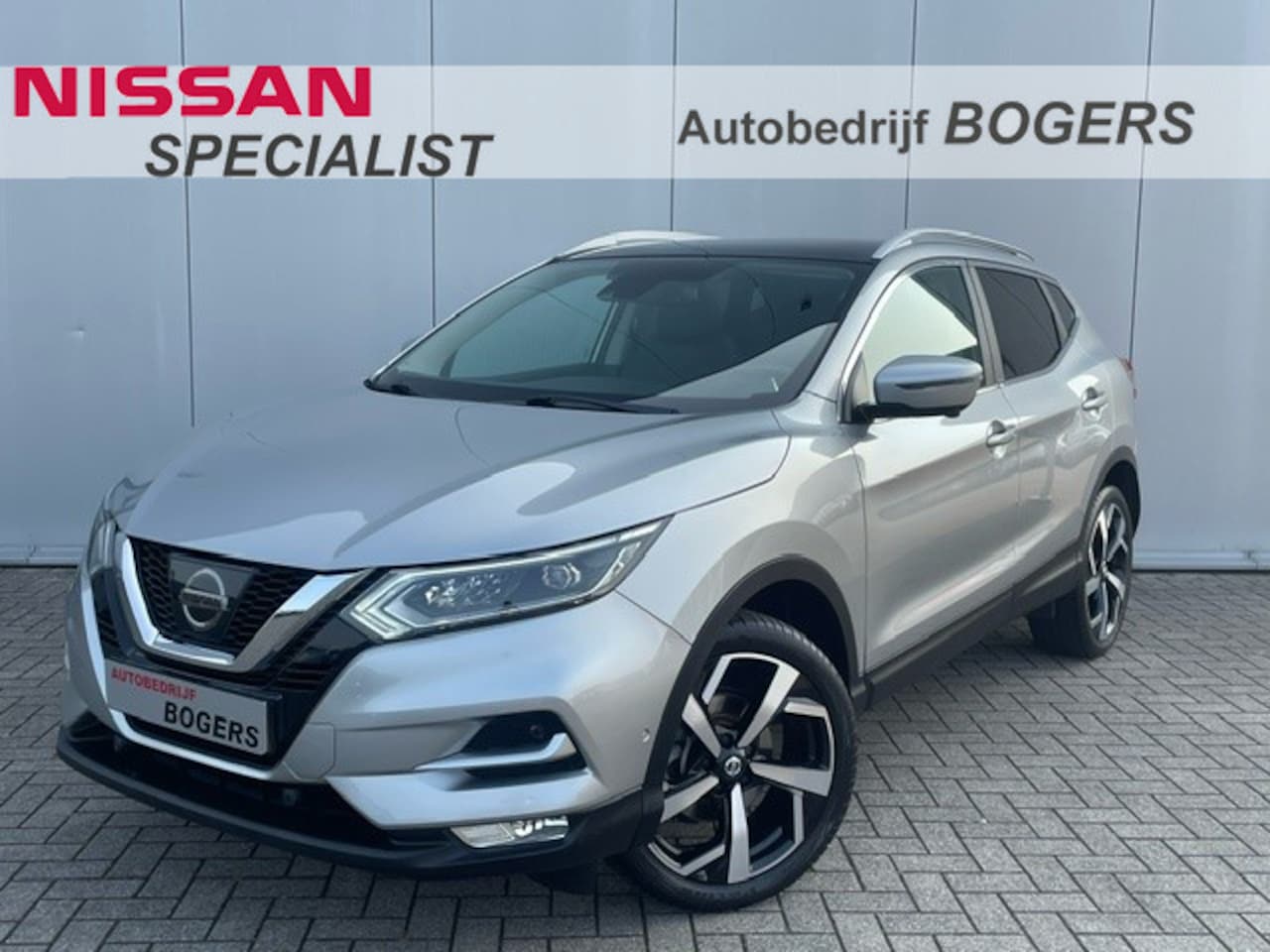 Nissan Qashqai - 1.2 DIG-T 115 Pk Tekna Navigatie, Panoramadak, Half Leder, 19"Lm, Trekhaak, Climate Contro - AutoWereld.nl