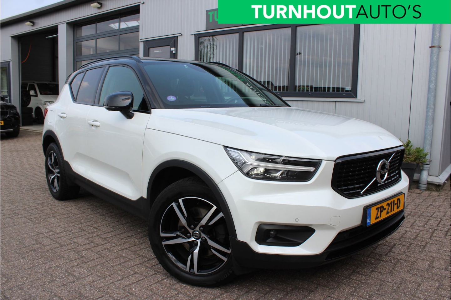 Volvo XC40 - 2.0 T4 R-Design Panoramadak | Scandinavian | Cam | Adapt.Cr - AutoWereld.nl