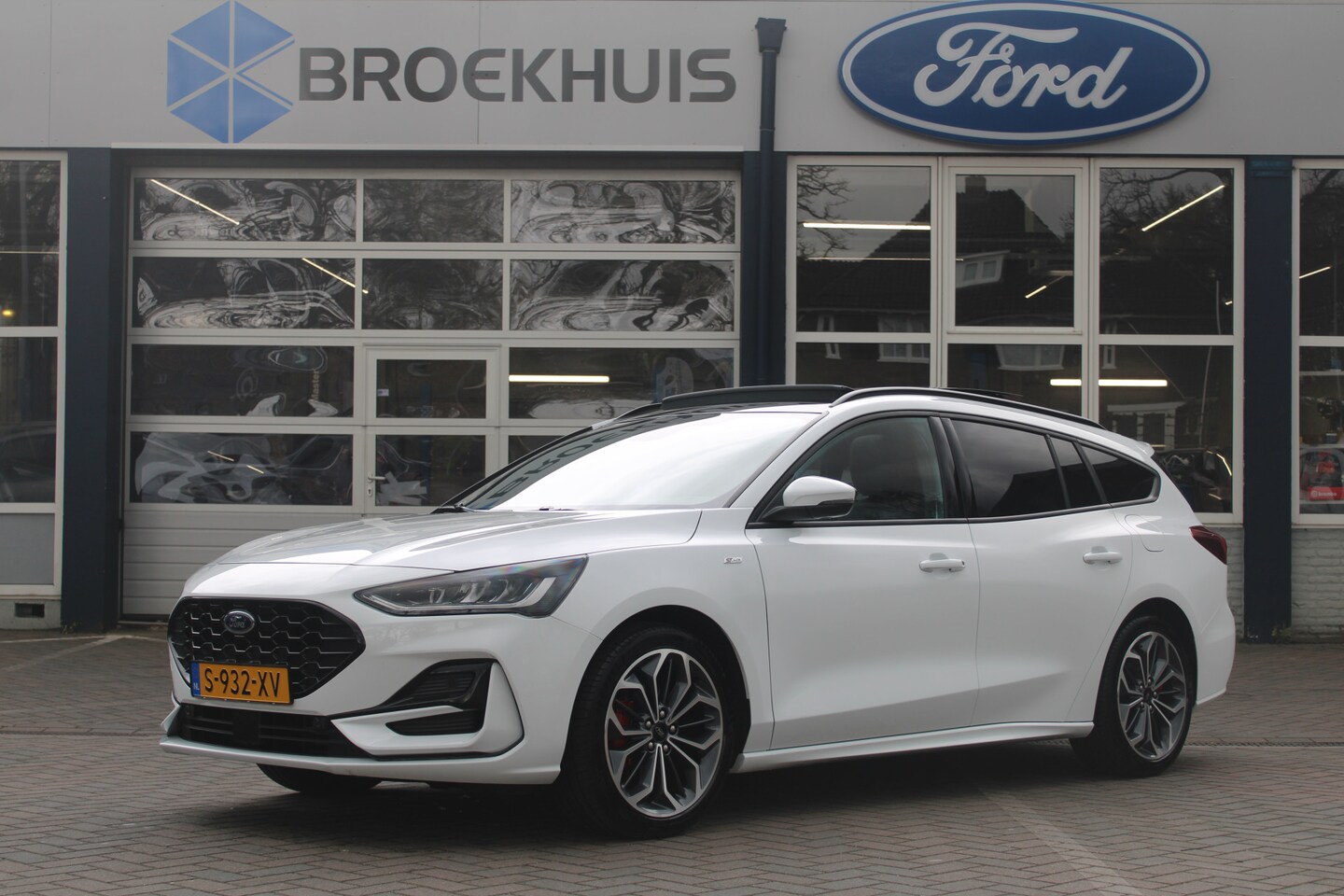 Ford Focus Wagon - 1.0EB HYBRID | VOL! | PANO DAK | 18'' LMV | ELEKTR KLEP | ADAPTIVE CRUISE | WINTERPACK | O - AutoWereld.nl