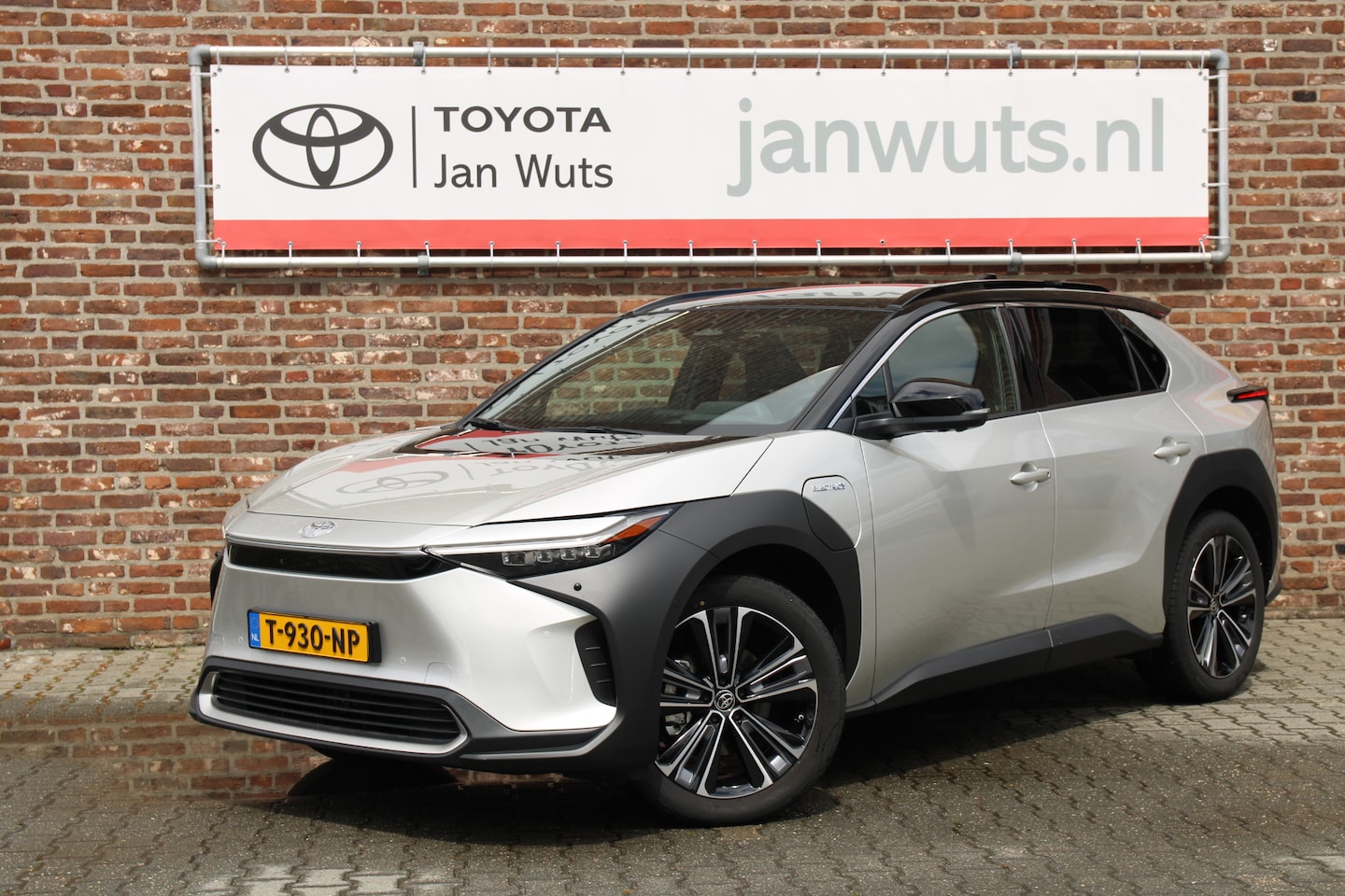 Toyota bZ4X - Premium 4WD 71 kWh 1-Fase + Panoramadak - AutoWereld.nl