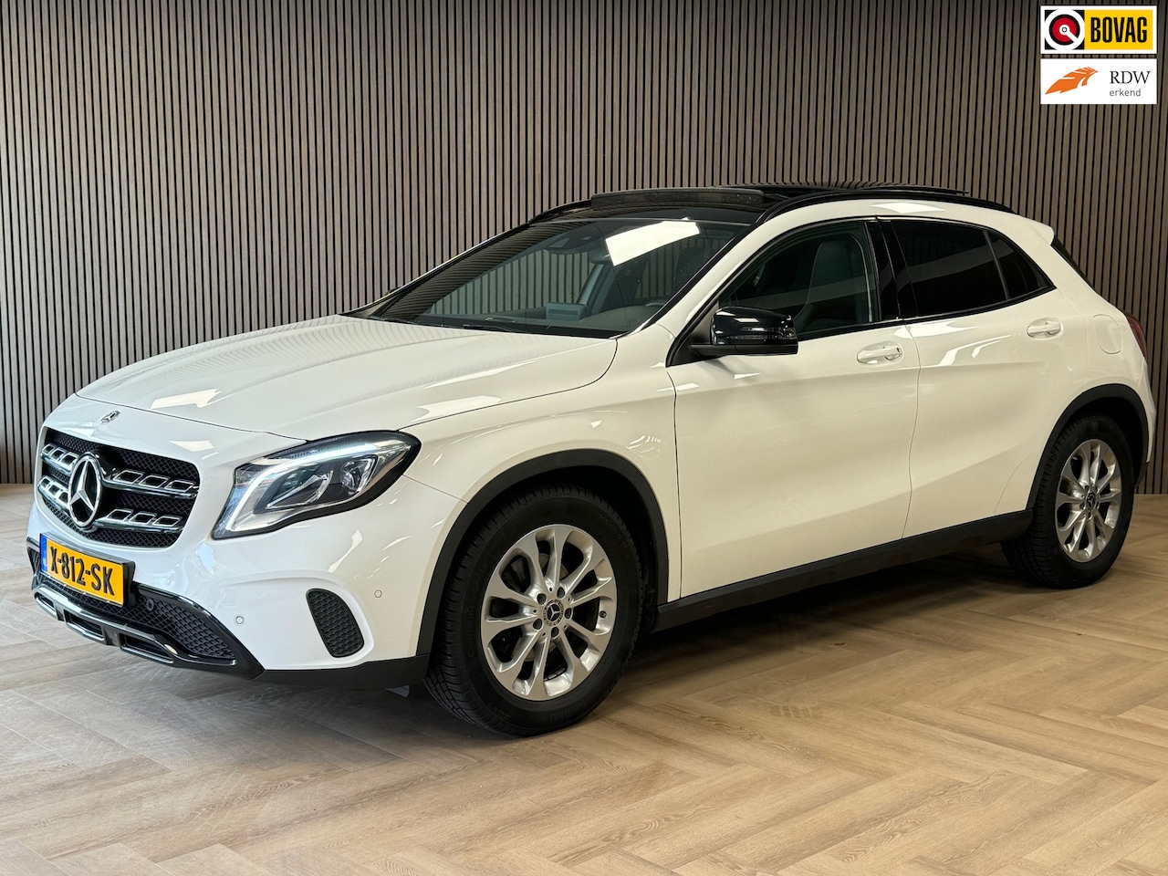 Mercedes-Benz GLA-Klasse - 180 Ambition AUT. PANORAMADAK NAVIGATIE AIRCO CRUISE CAMERA PDC STOELVERWARMING - AutoWereld.nl