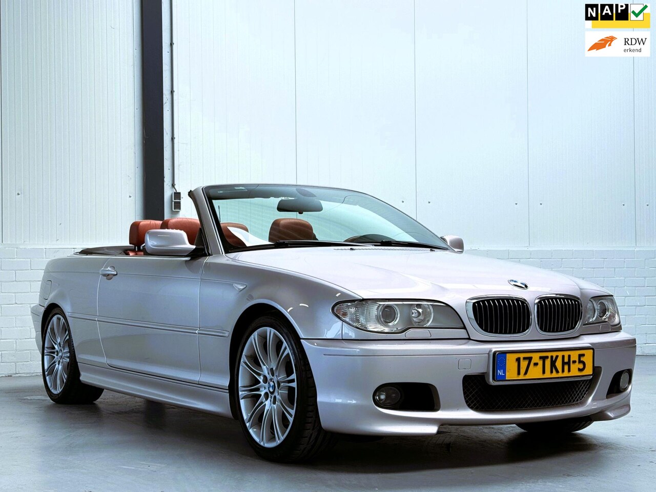 BMW 3-serie Cabrio - 330C iINDIVIDUAL M - AutoWereld.nl