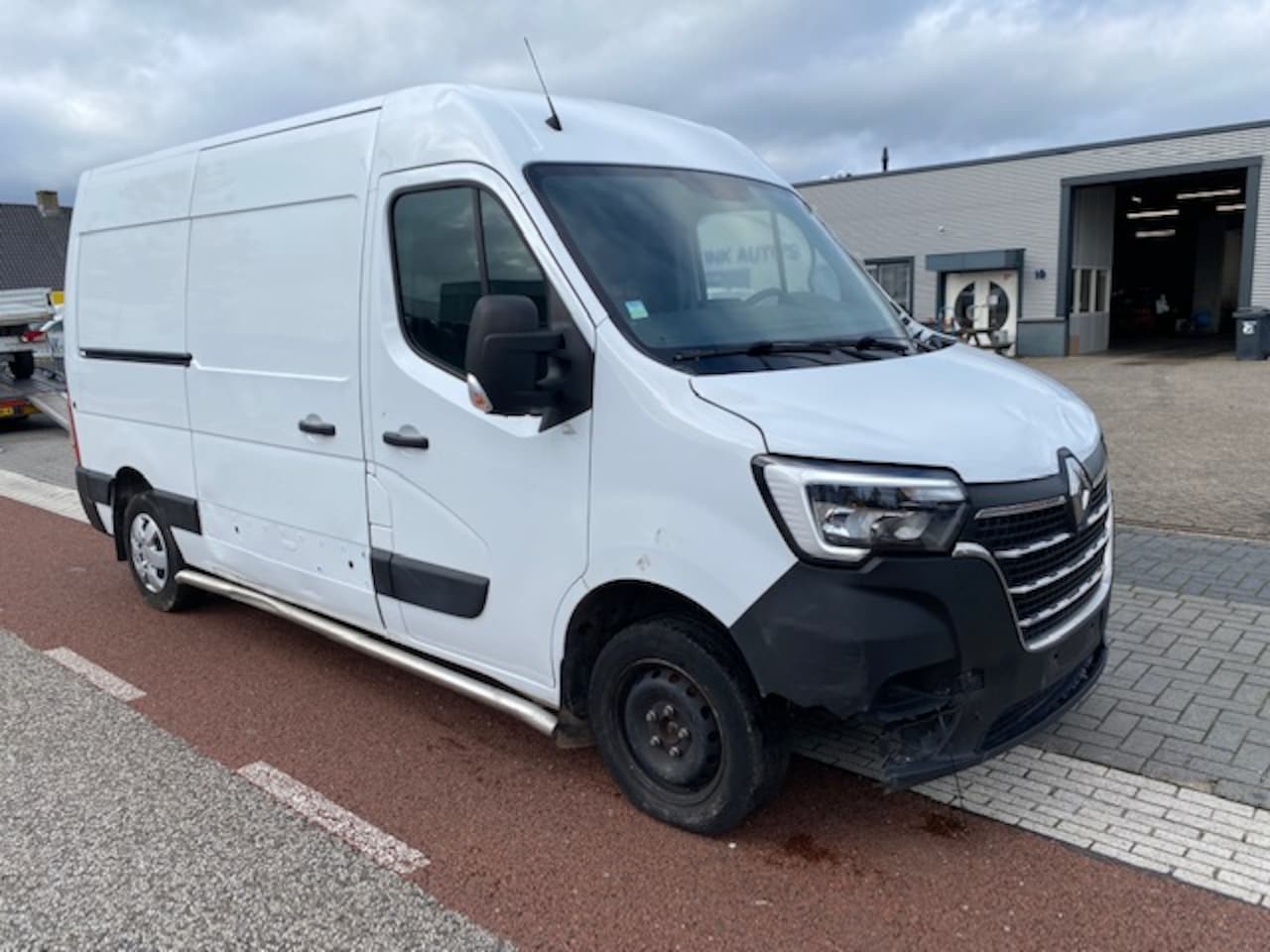 Renault Master - T33 2.3 dCi 100KW L2H2 AIRCO KLIMA NAVI EURO6 - AutoWereld.nl