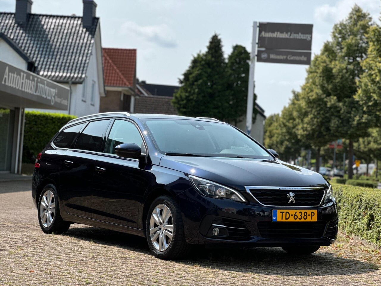 Peugeot 308 SW - 1.2 PureTech Blue Lease Executive|CarPlay|Pano|Origineel Nederlands - AutoWereld.nl