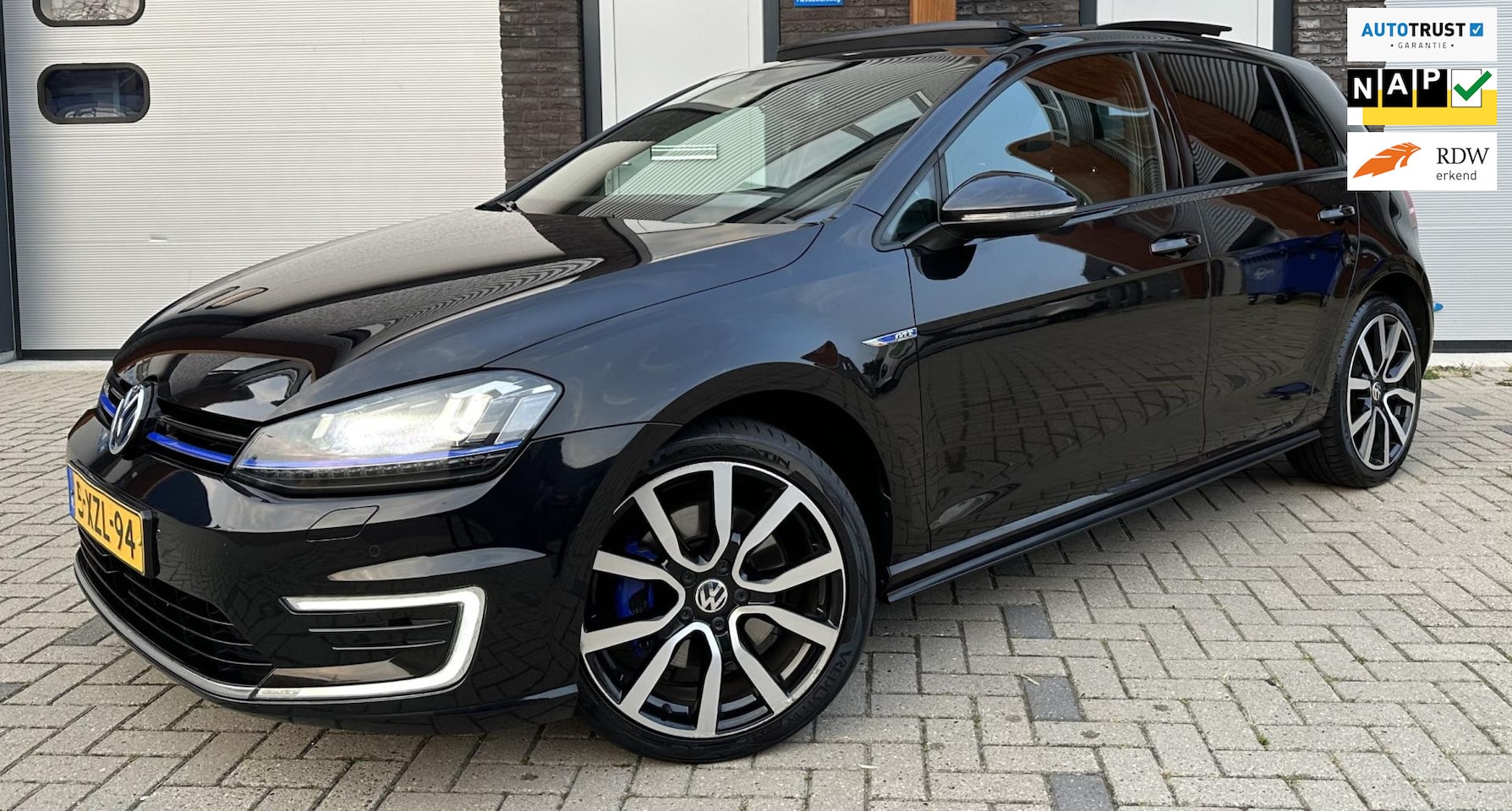 Volkswagen Golf - 1.4 TSI GTE PANO/CAMERA/STOELVW/KEYLESS/ACC - AutoWereld.nl