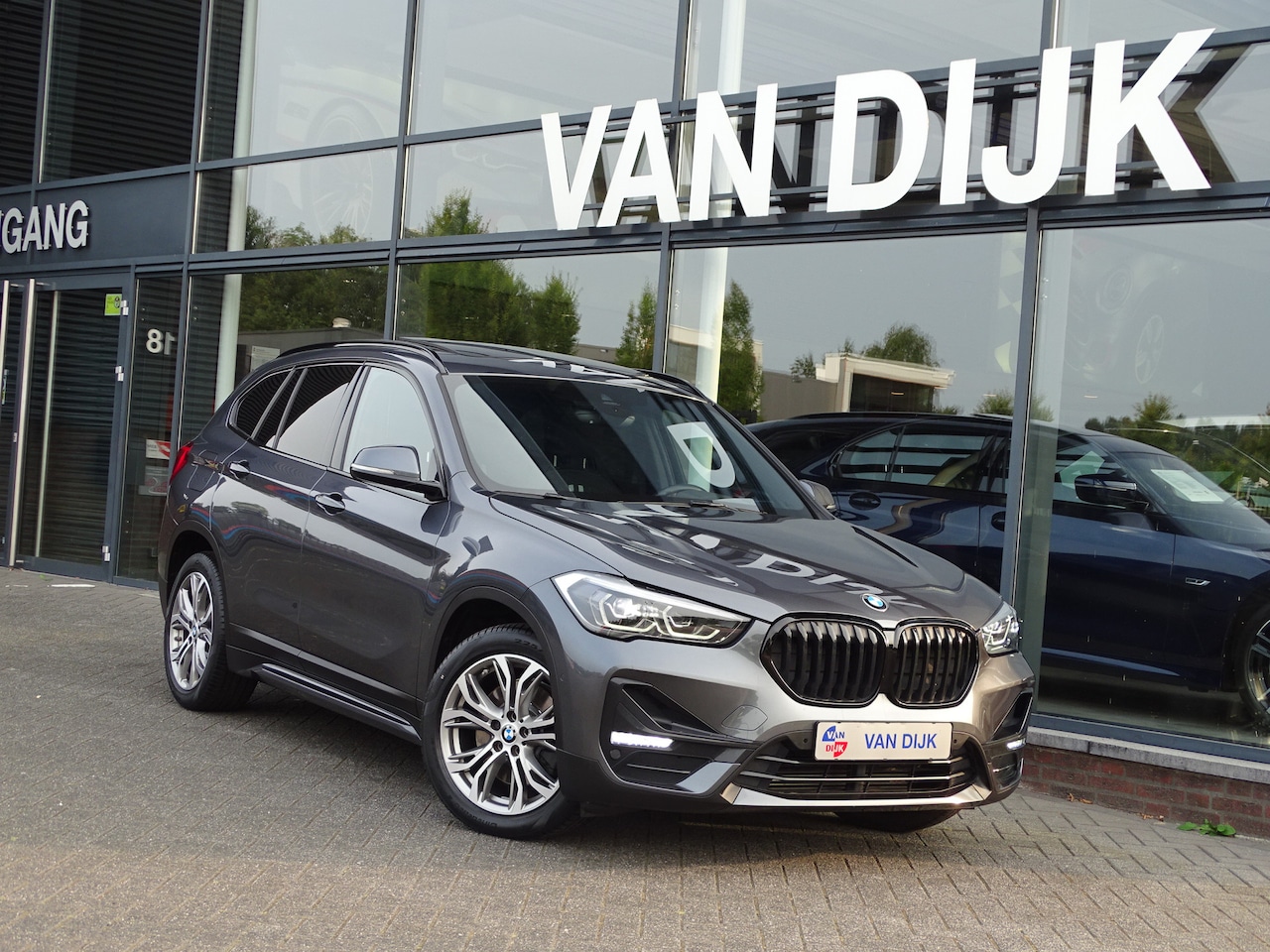 BMW X1 - xDrive25e Exe. Sport-Line Pano.Dak Camera Led Div.Ass. HiFi Apple Carplay Nav. 18"LM Velge - AutoWereld.nl