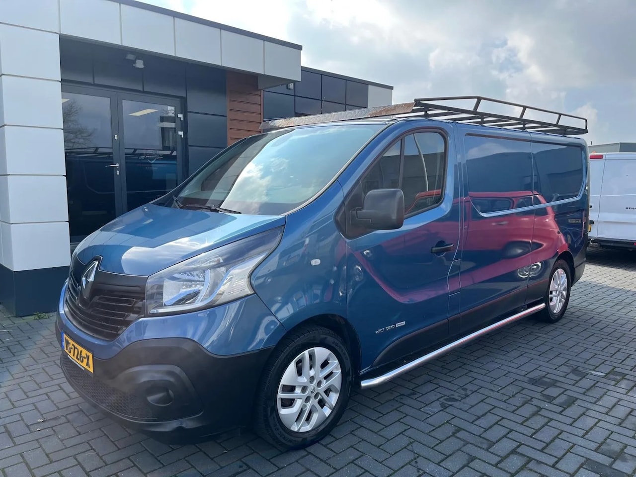 Renault Trafic - 1,6 DCI 120 Pk L2 ECC 2016 Blauw metallic - AutoWereld.nl