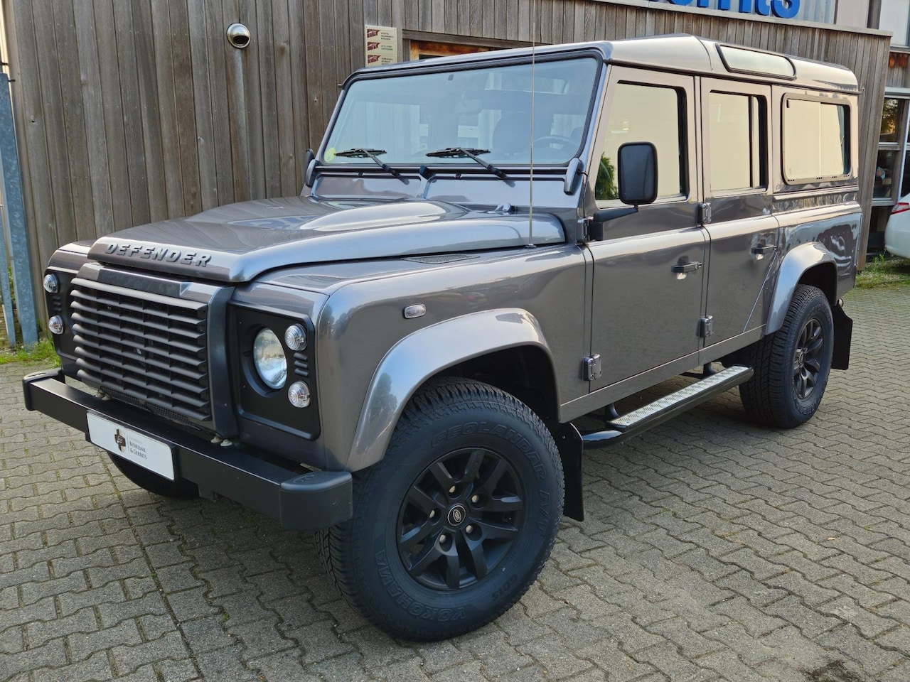 Land Rover Defender 110 - 2.2 D SW grijskenteken MARGE - AutoWereld.nl