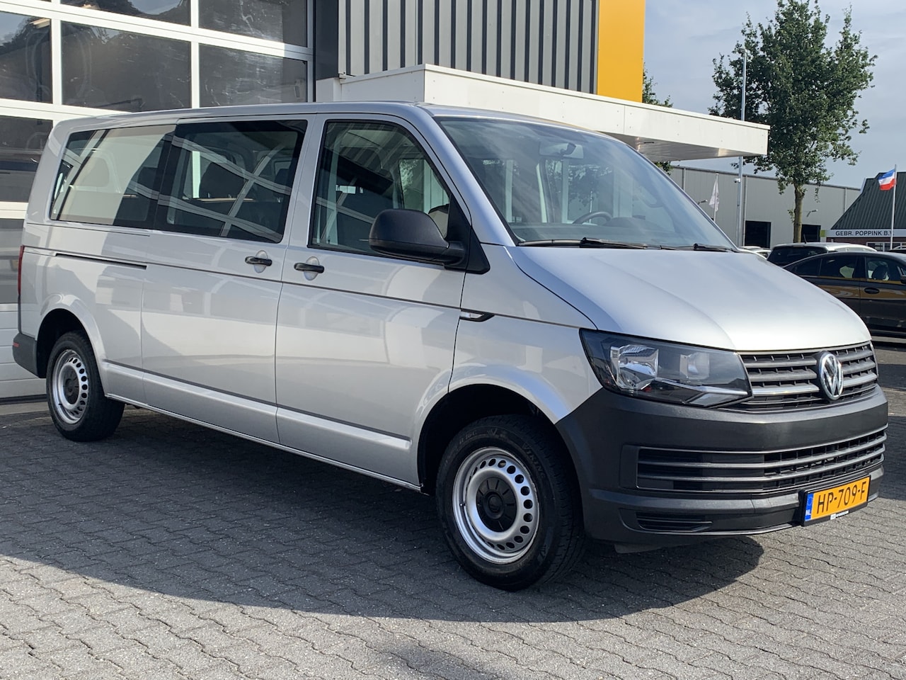 Volkswagen Transporter Kombi - 9-persoons 2.0 TDI L2H1 Climatic Cruise control PDC 102pk Combi Personenbus Passenger Groe - AutoWereld.nl