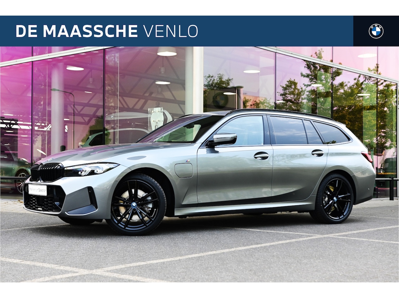 BMW 3-serie Touring - 320e M Sport Automaat / Panoramadak / Trekhaak / Sportstoelen / Active Cruise Control / Wi - AutoWereld.nl