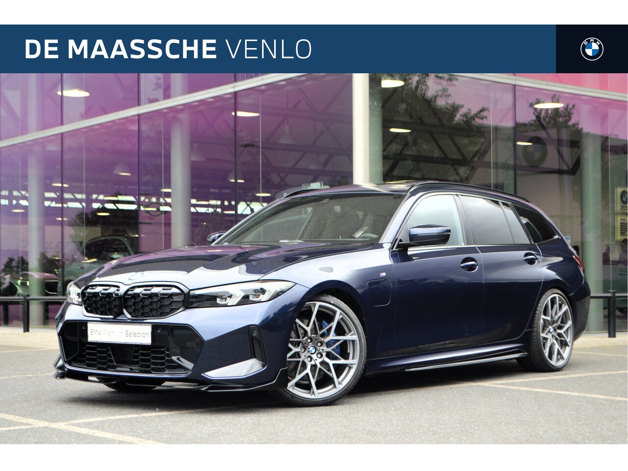 BMW 3-serie Touring - 320e High Executive M Sport Performance Automaat / Panoramadak / Trekhaak / Sportstoelen / - AutoWereld.nl