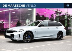 BMW 3-serie Touring - 330e xDrive High Executive M Sport Automaat / Panoramadak / Trekhaak / Sportstoelen / Adap