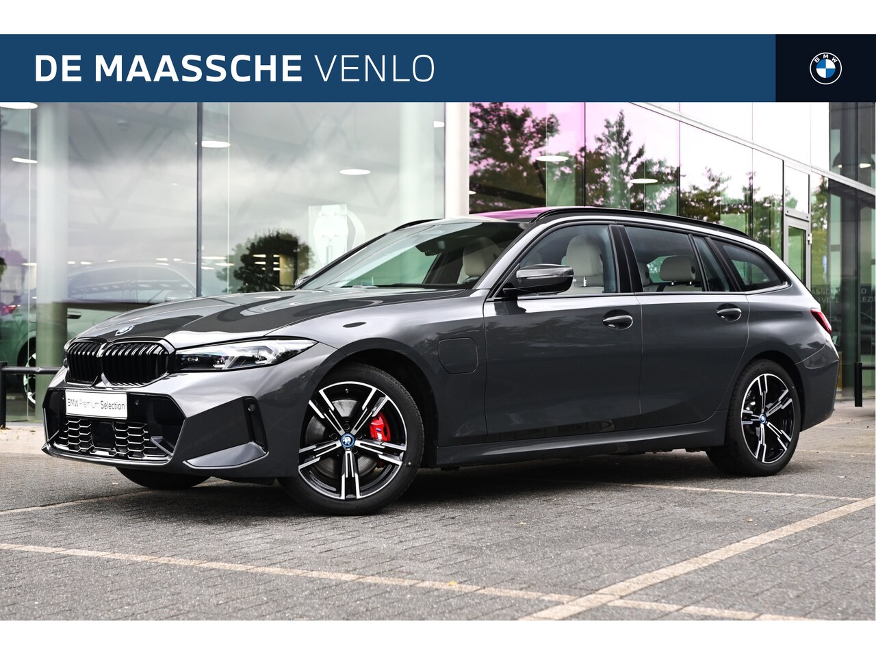 BMW 3-serie Touring - 330e xDrive High Executive M Sport Automaat / Panoramadak / Trekhaak / Adaptieve LED / Spo - AutoWereld.nl